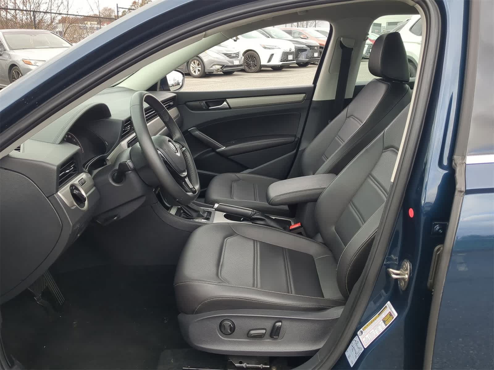 Thumbnail: 2022 Volkswagen Passat - 17