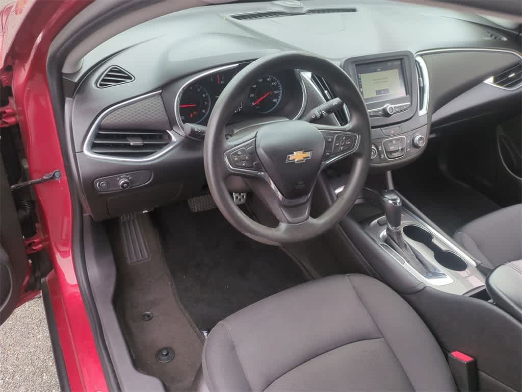 Thumbnail: 2016 Chevrolet Malibu - 10