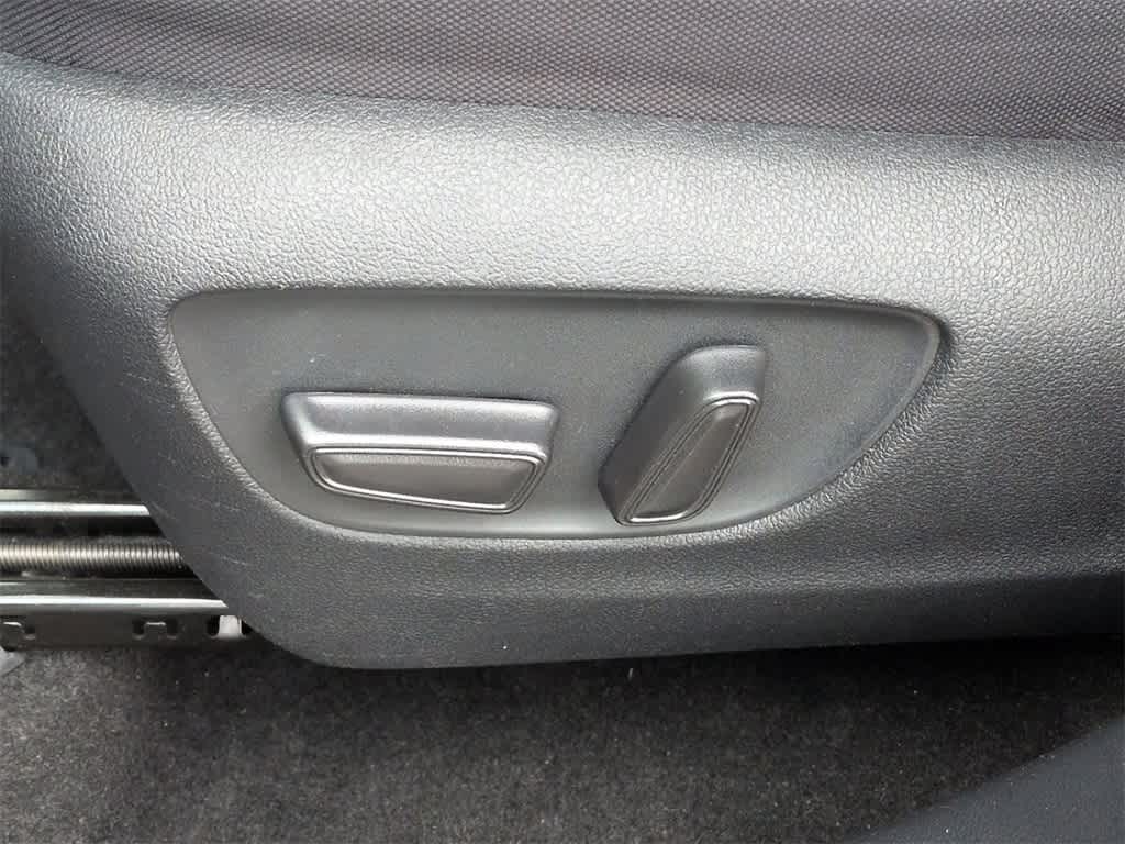 Thumbnail: 2023 Toyota Highlander - 17