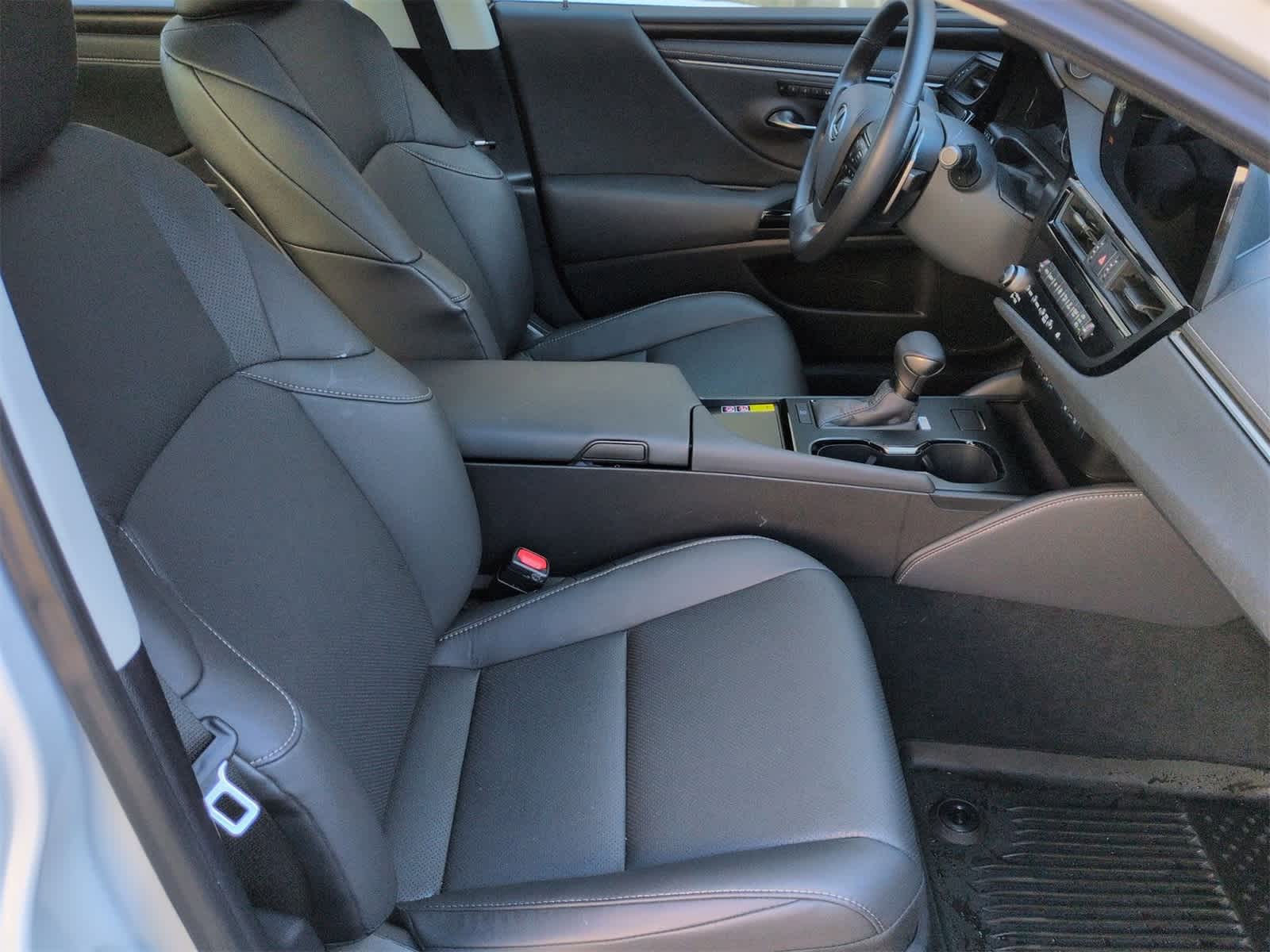 Thumbnail: 2025 Lexus ES - 24