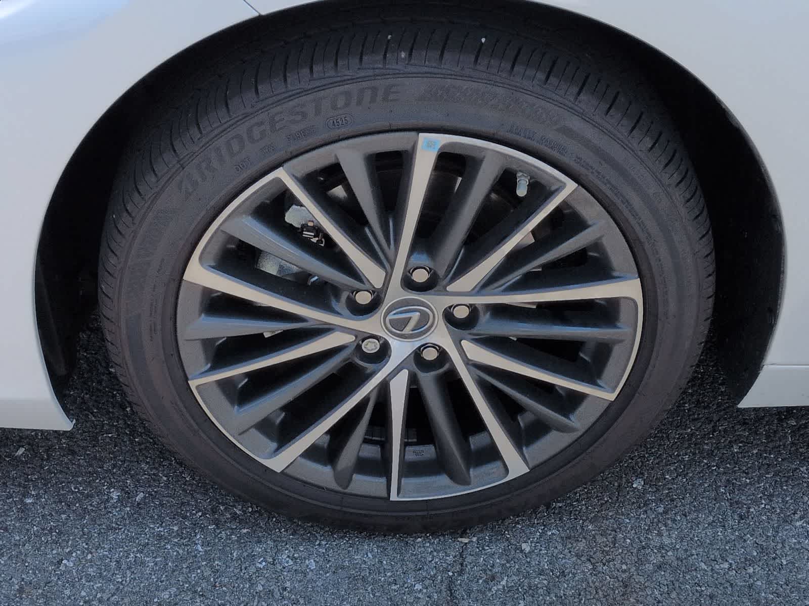 Thumbnail: 2025 Lexus ES - 14