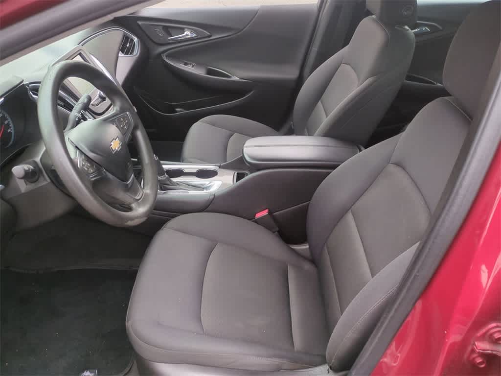 Thumbnail: 2016 Chevrolet Malibu - 17