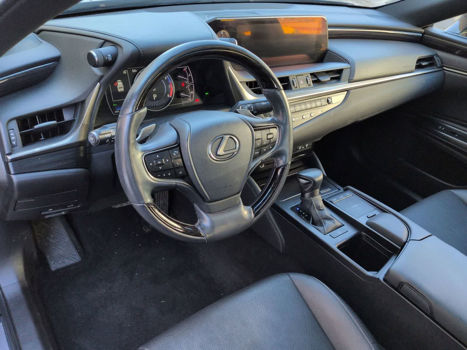 Thumbnail: 2021 Lexus ES - 10