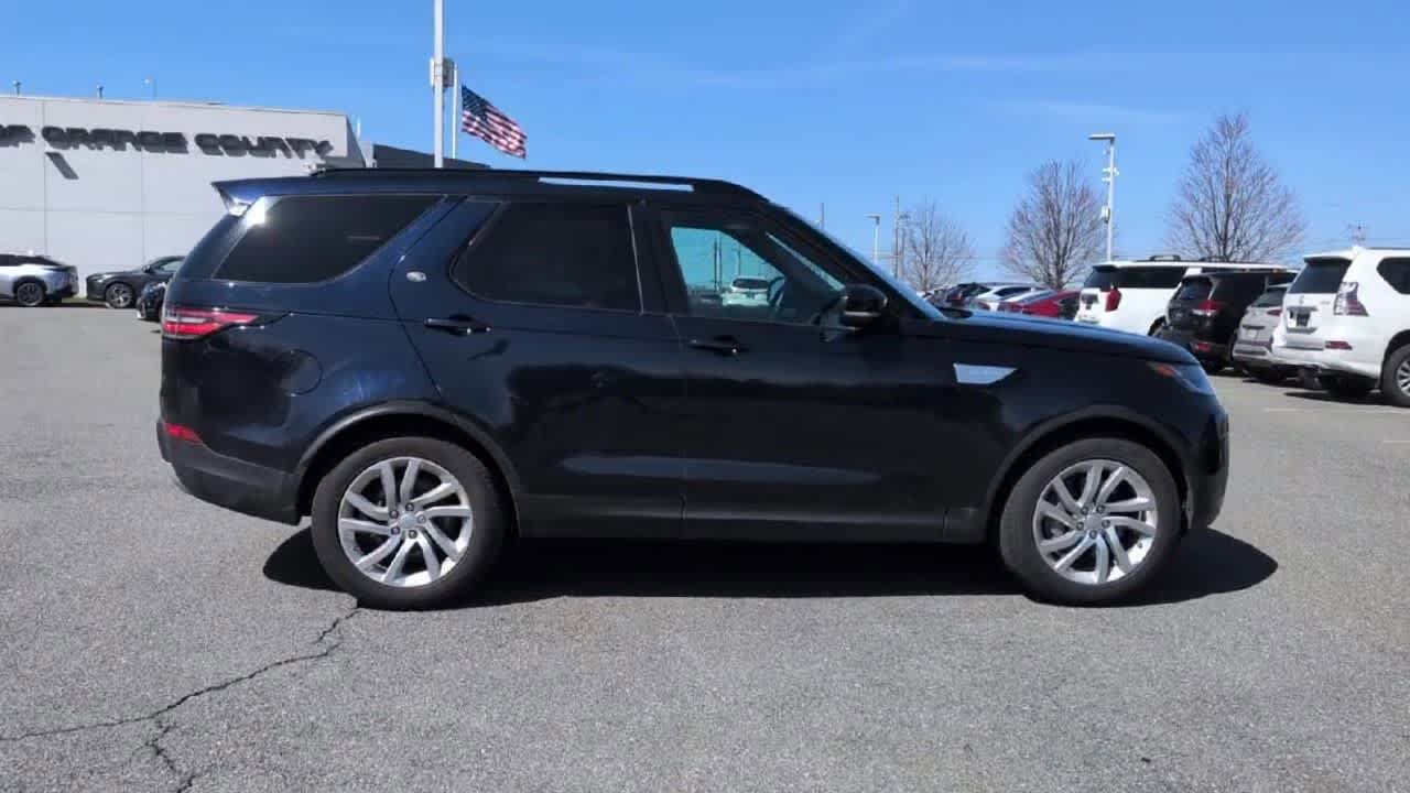 Thumbnail: 2020 Land Rover Discovery - 9