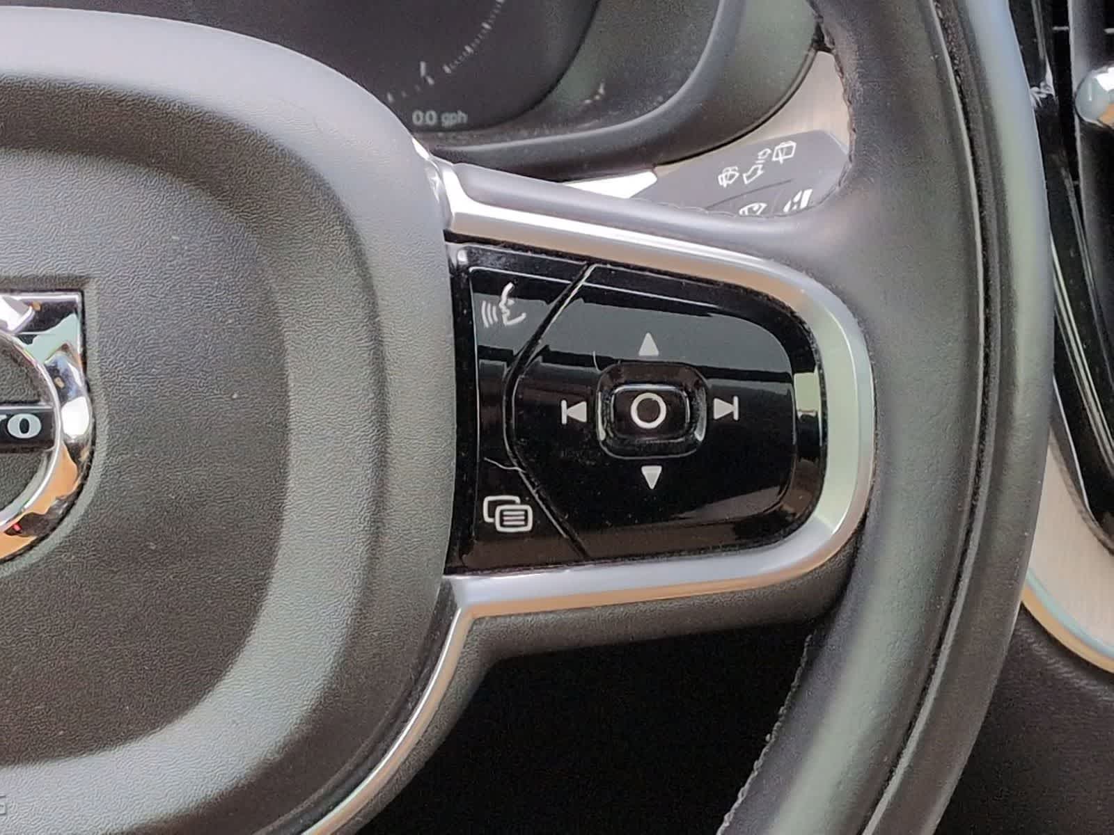 Thumbnail: 2018 Volvo XC60 - 27