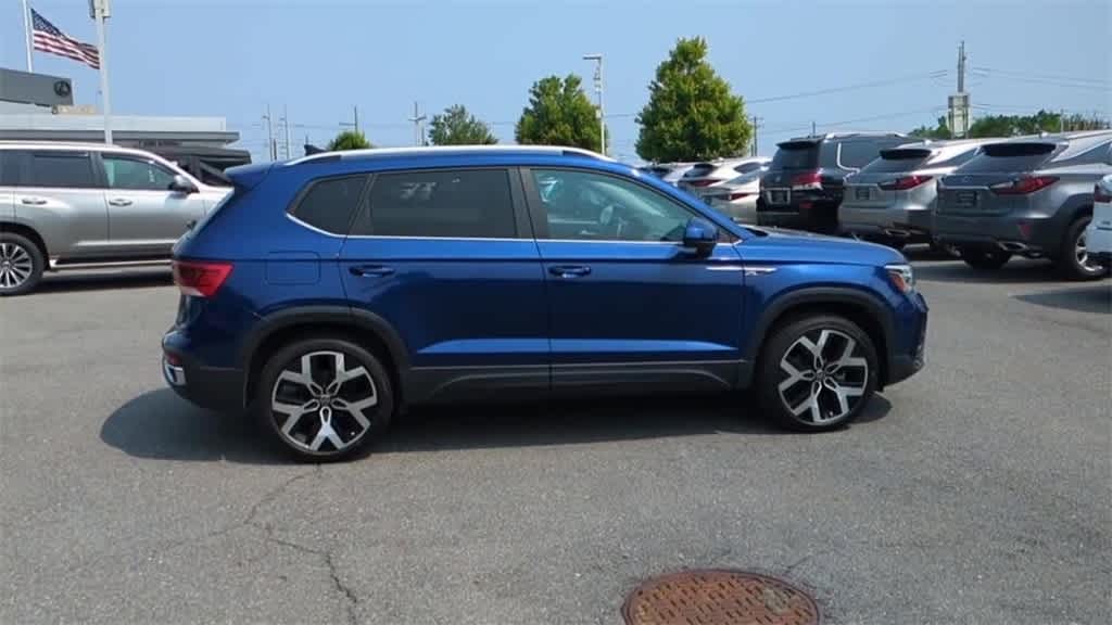Thumbnail: 2022 Volkswagen Taos - 9