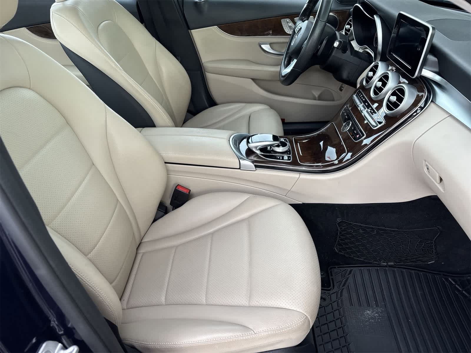 Thumbnail: 2016 Mercedes-Benz C-Class - 24