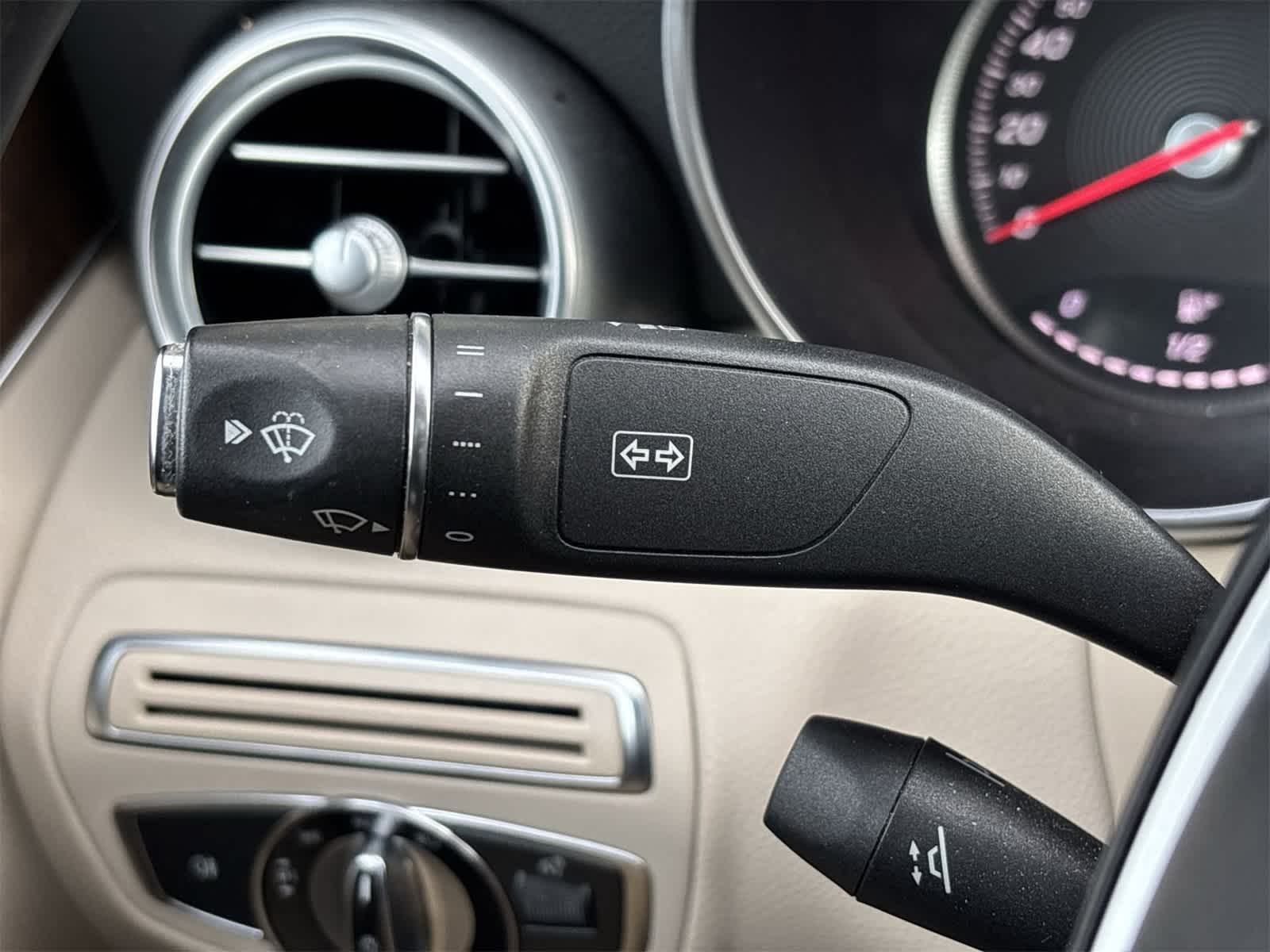 Thumbnail: 2016 Mercedes-Benz C-Class - 28