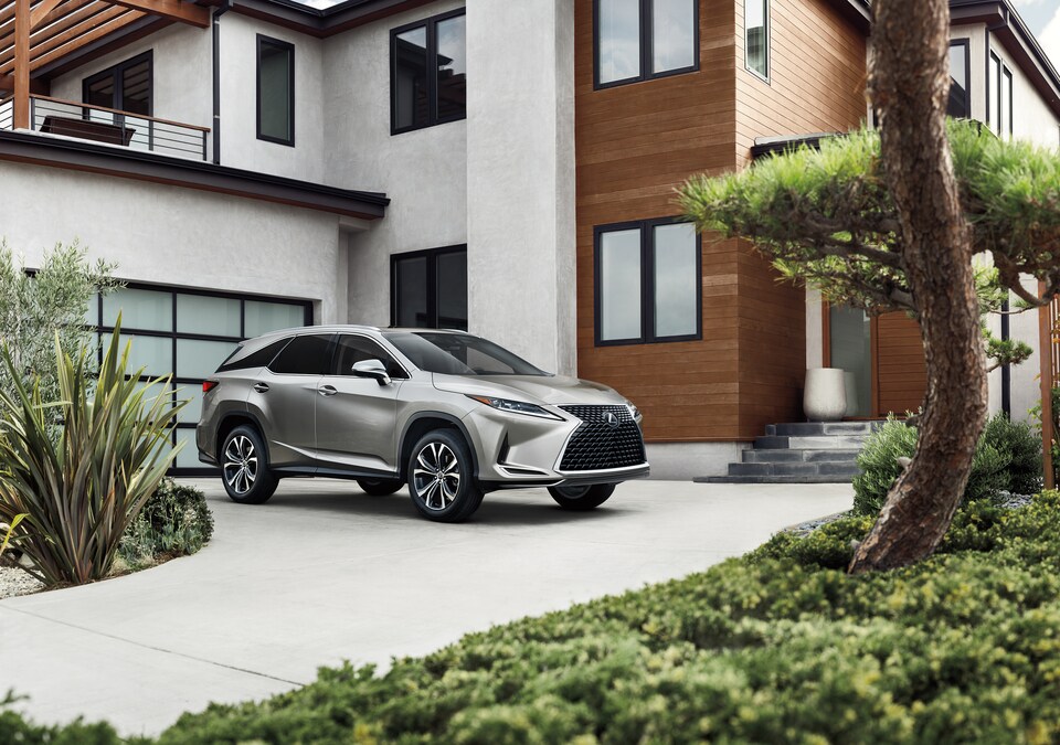 Lexus RX 350 vs. Toyota Highlander Comparison