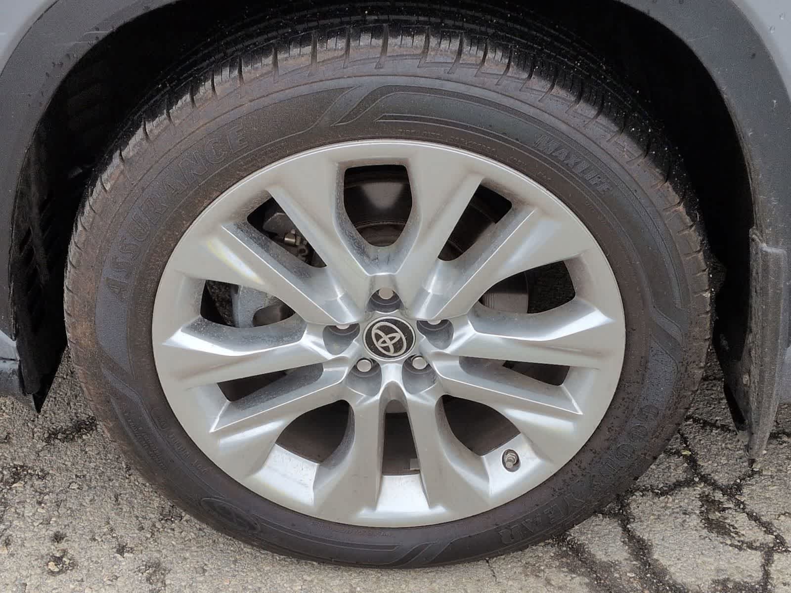 Thumbnail: 2023 Toyota Highlander - 14