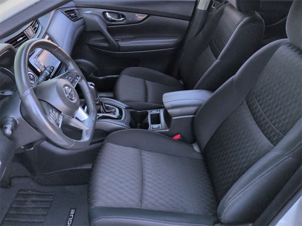 Thumbnail: 2017 Nissan Rogue - 17
