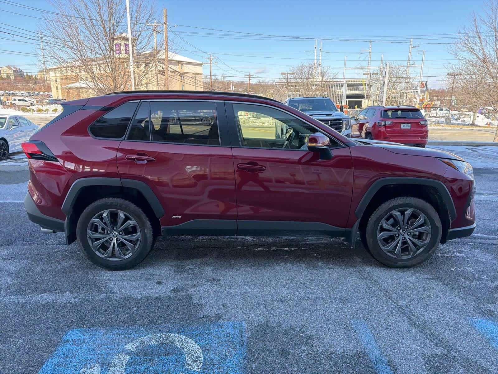 Thumbnail: 2022 Toyota RAV4 - 17