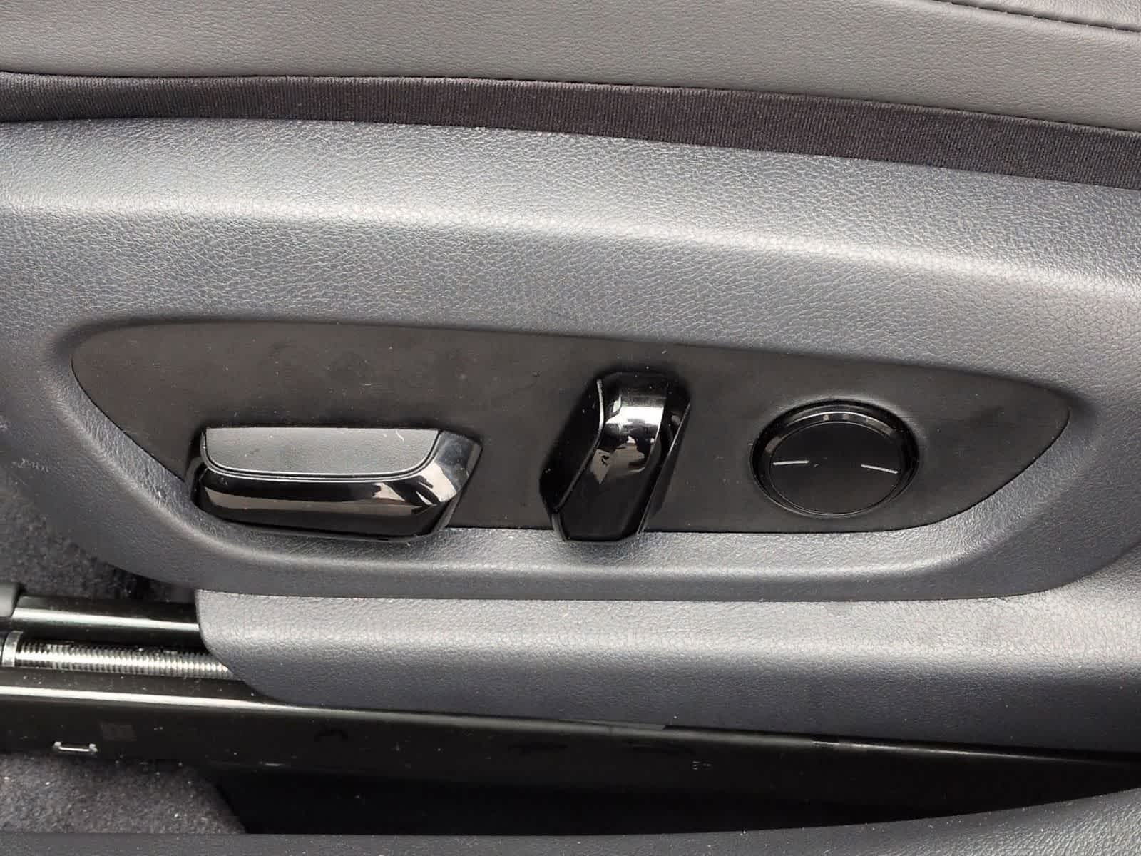 Thumbnail: 2025 Lexus ES - 18