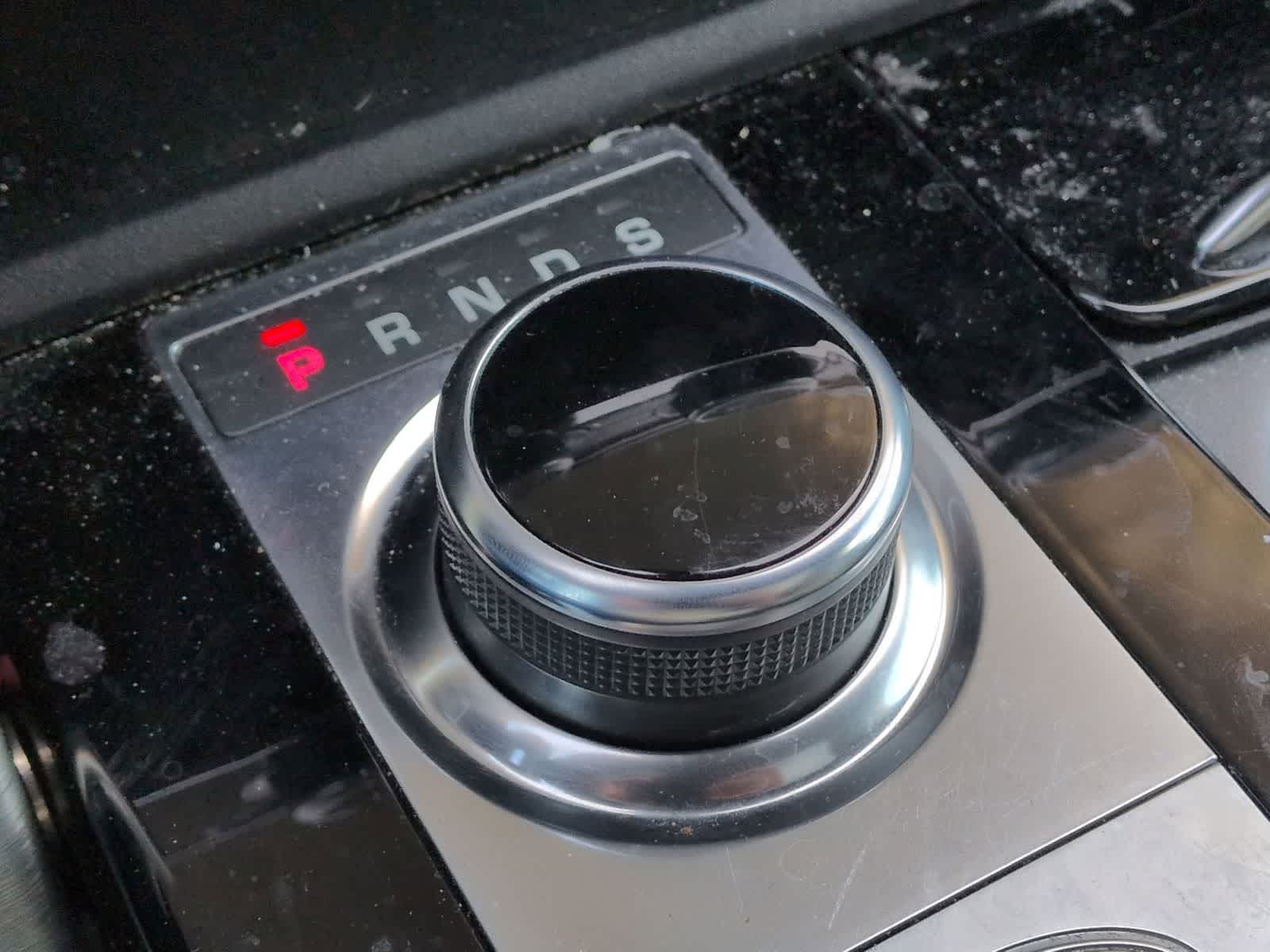 Thumbnail: 2020 Land Rover Discovery - 33