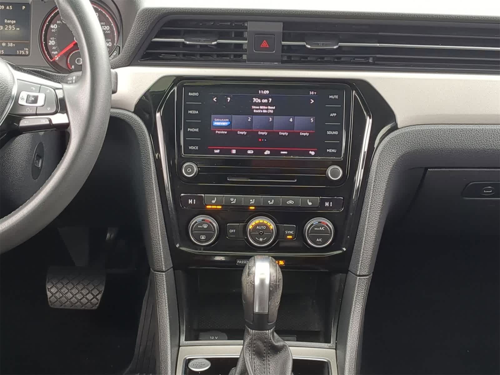 Thumbnail: 2022 Volkswagen Passat - 29