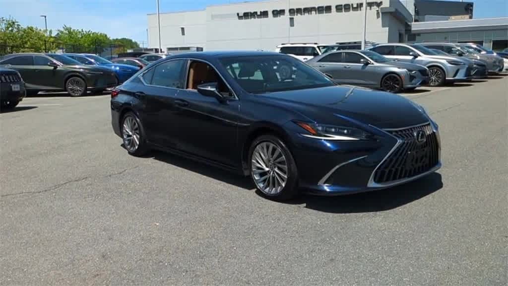 Thumbnail: 2022 Lexus ES - 2