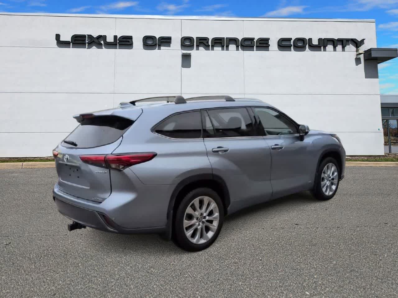 Thumbnail: 2023 Toyota Highlander - 8