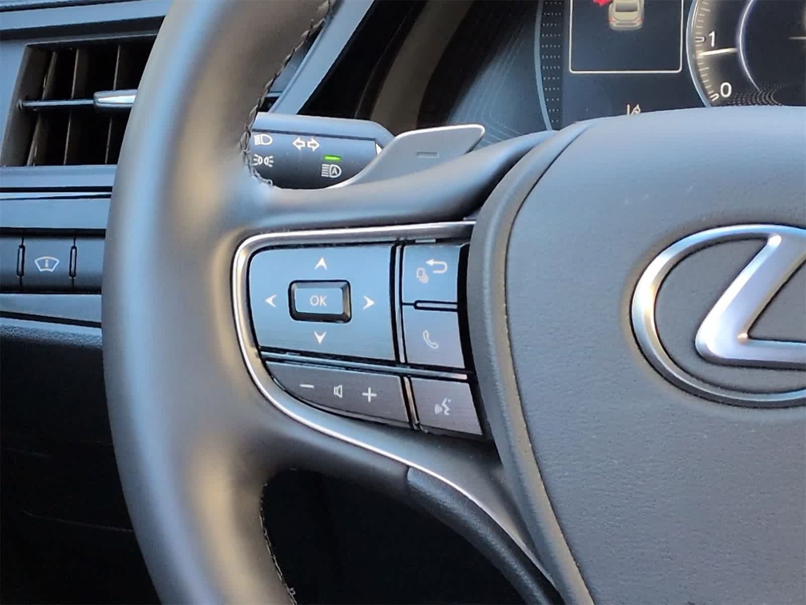 Thumbnail: 2025 Lexus ES - 26