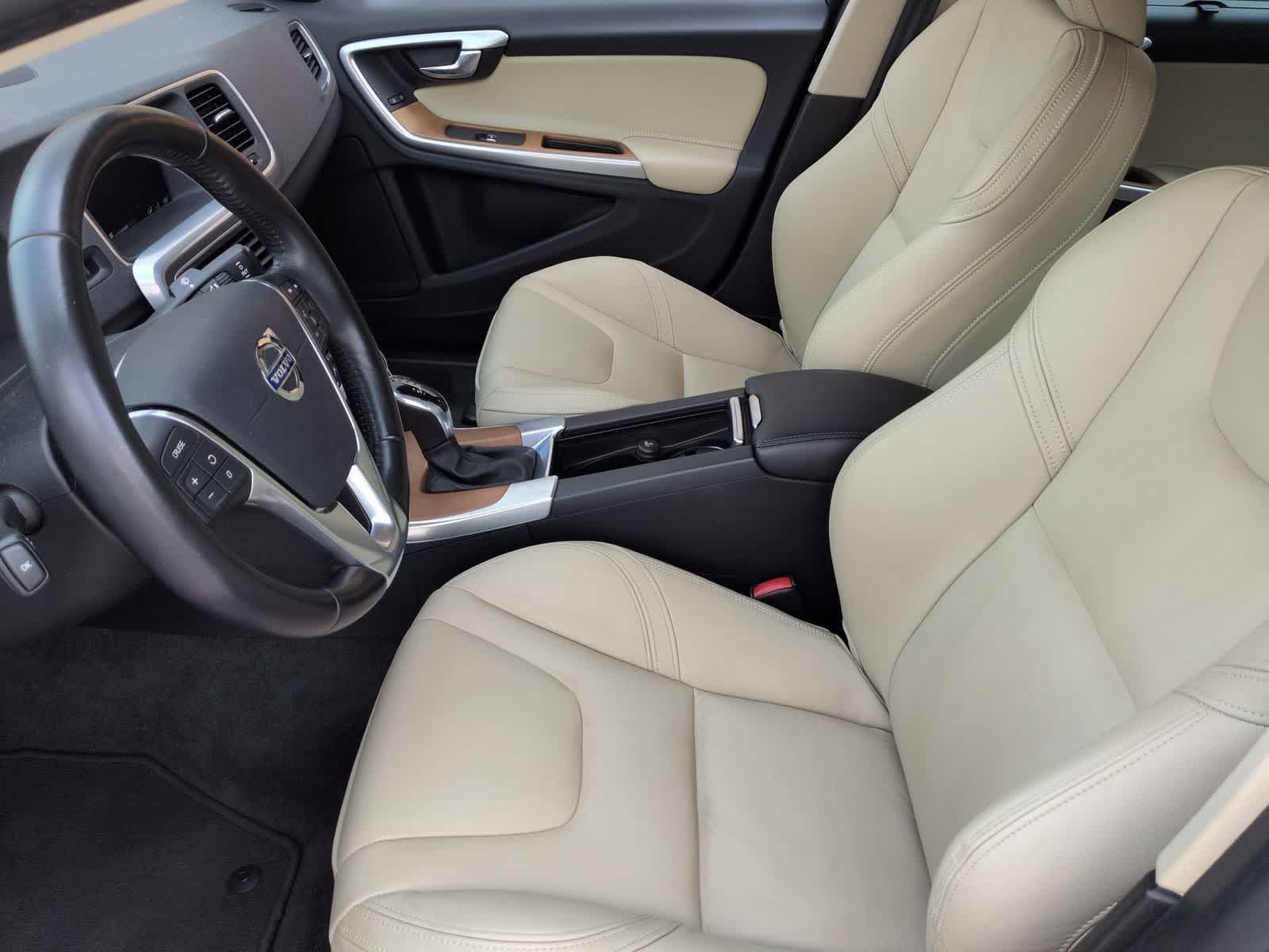 Thumbnail: 2016 Volvo S60 - 17