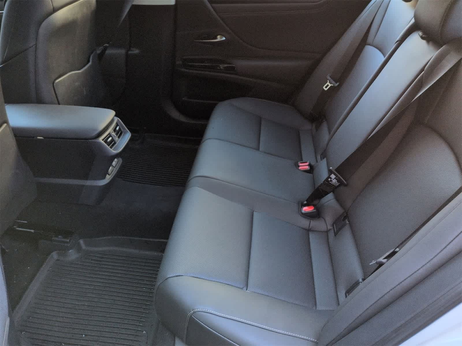 Thumbnail: 2025 Lexus ES - 21