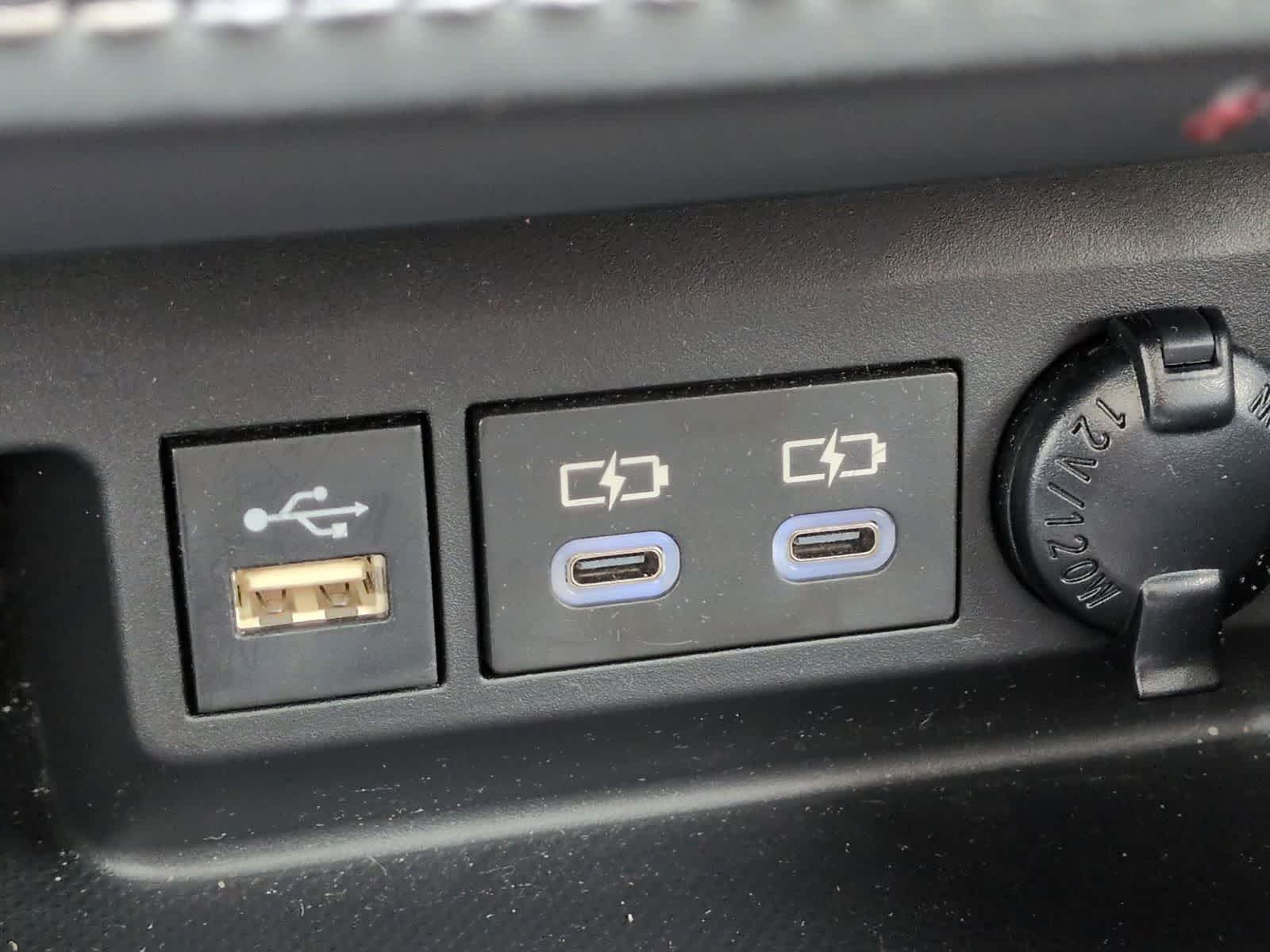 Thumbnail: 2023 Toyota Highlander - 33