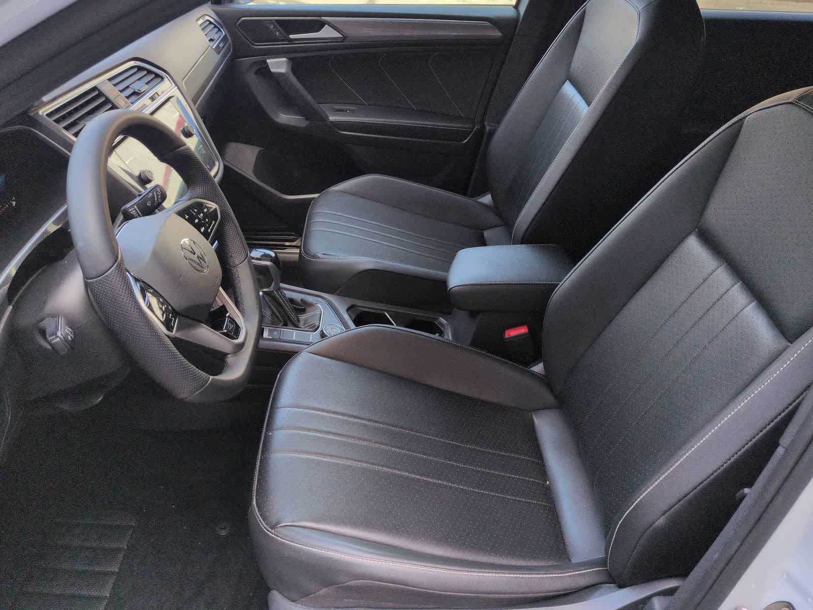 Thumbnail: 2022 Volkswagen Tiguan - 17