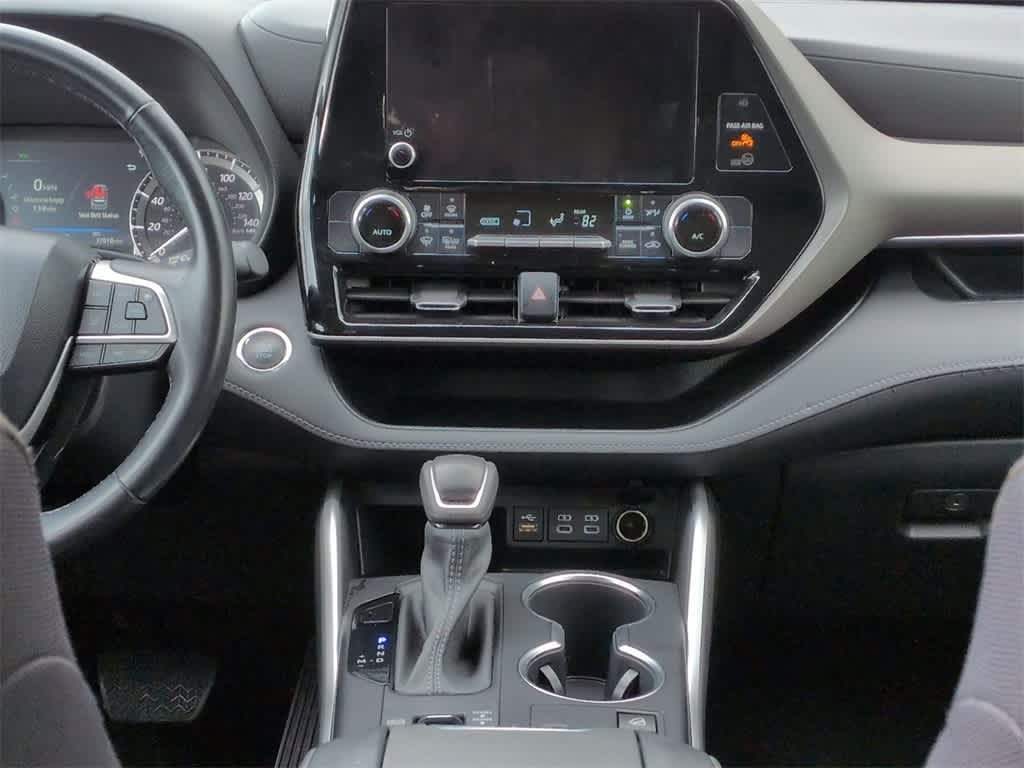 Thumbnail: 2023 Toyota Highlander - 27