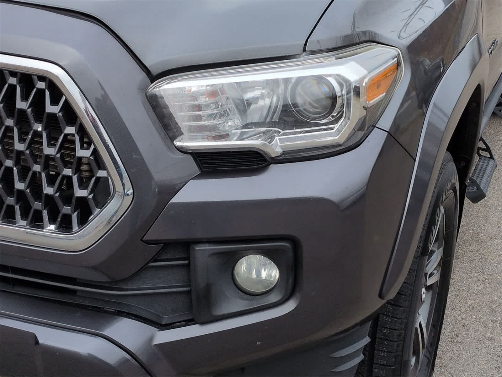 Thumbnail: 2019 Toyota Tacoma - 11