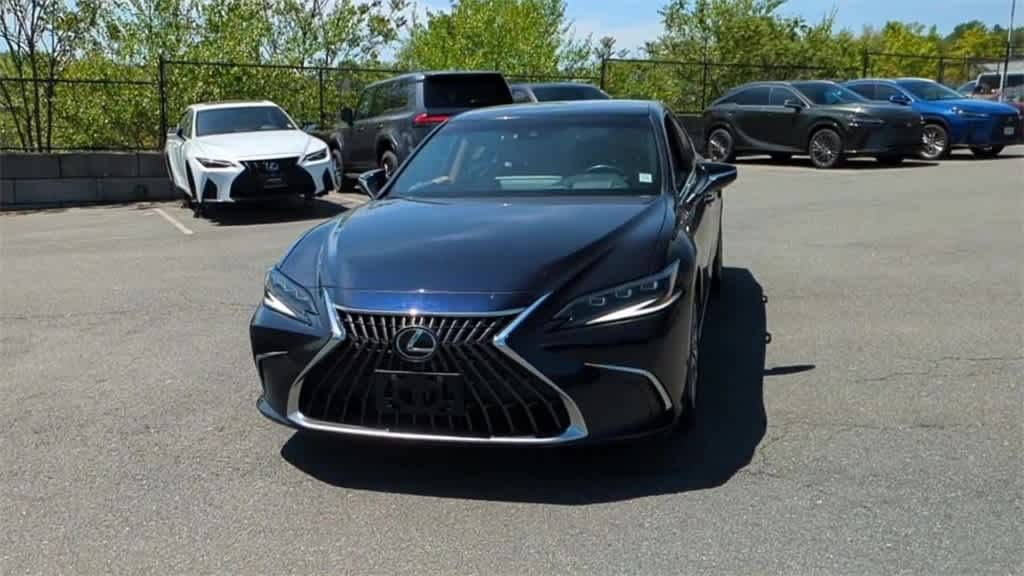 Thumbnail: 2022 Lexus ES - 3