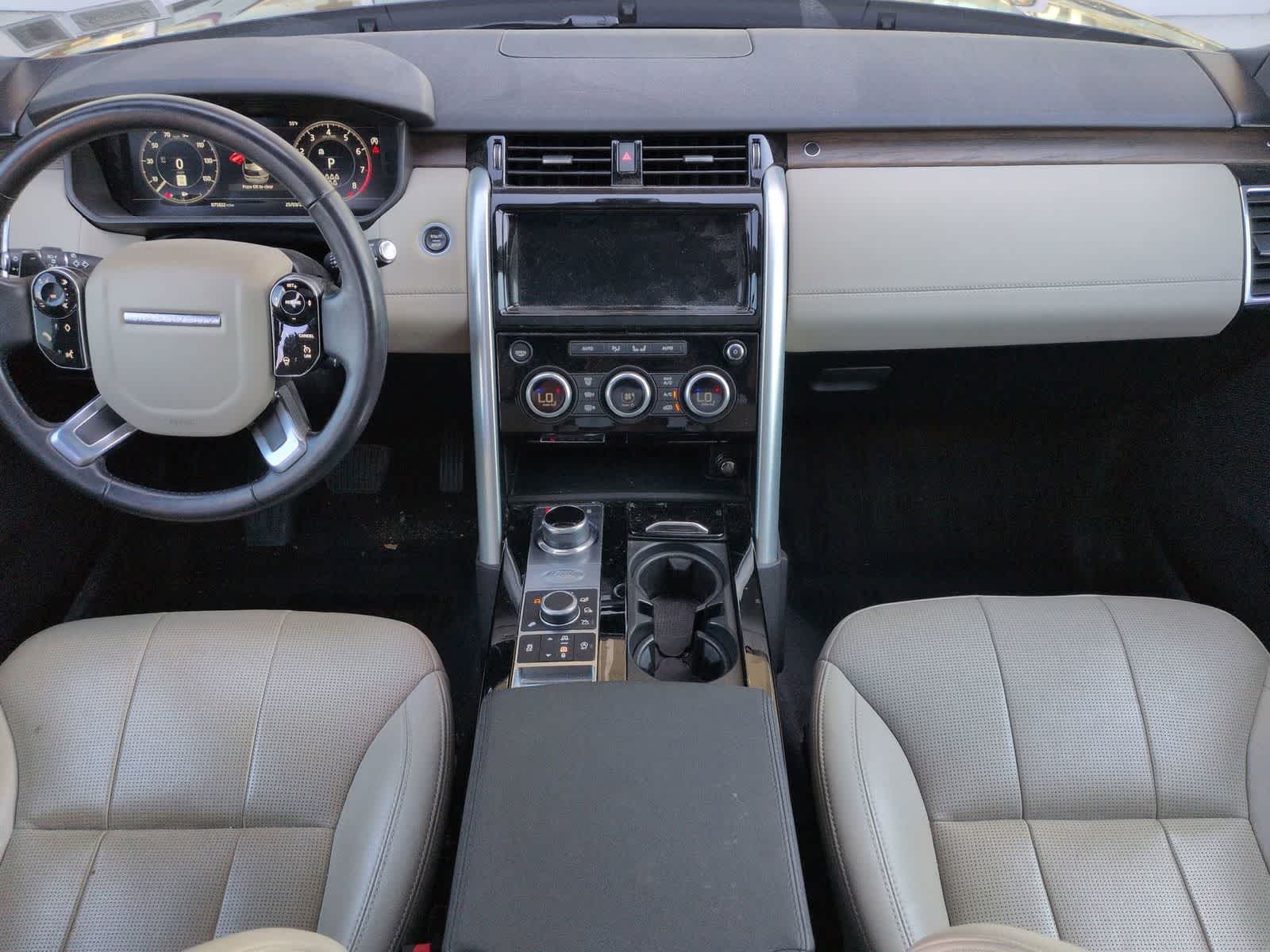 Thumbnail: 2020 Land Rover Discovery - 16