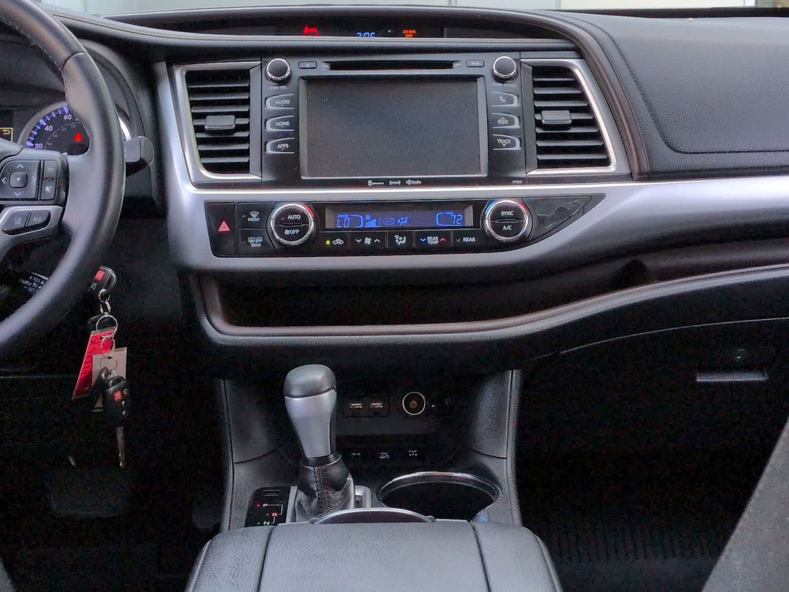 Thumbnail: 2019 Toyota Highlander - 28