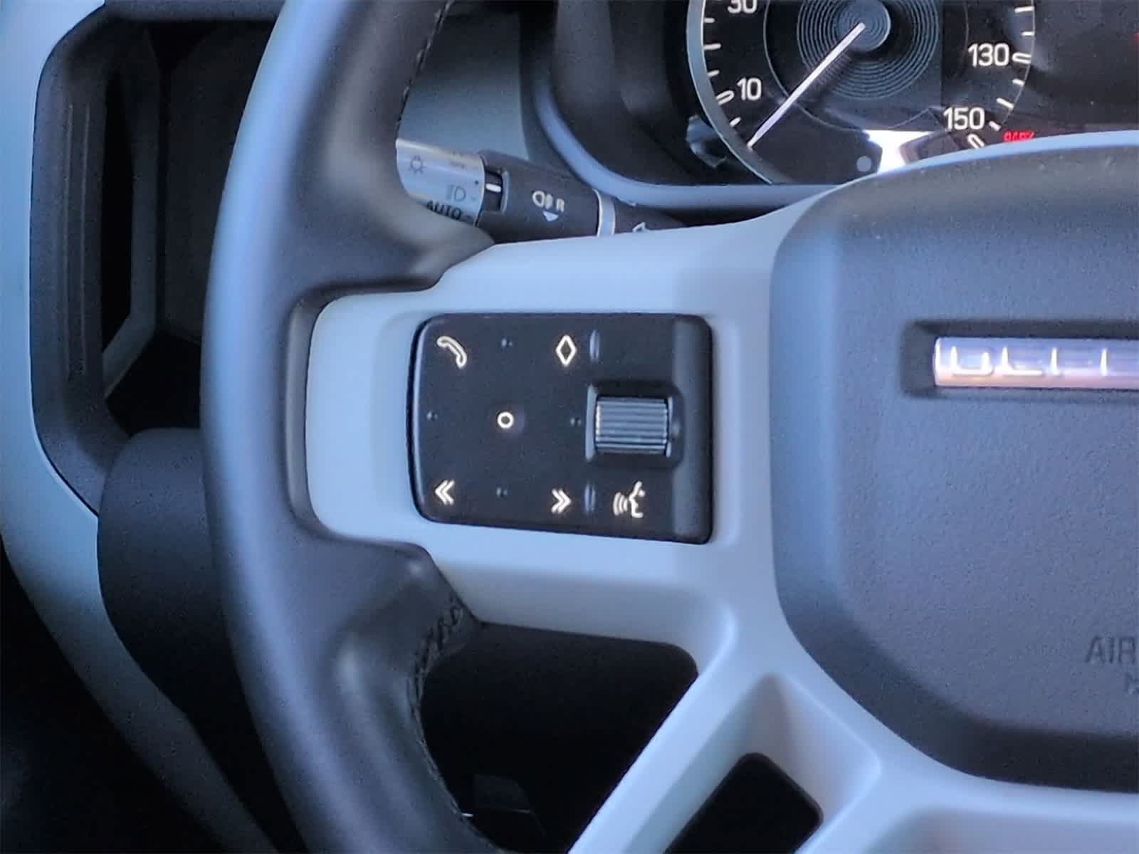 Thumbnail: 2020 Land Rover Defender - 25