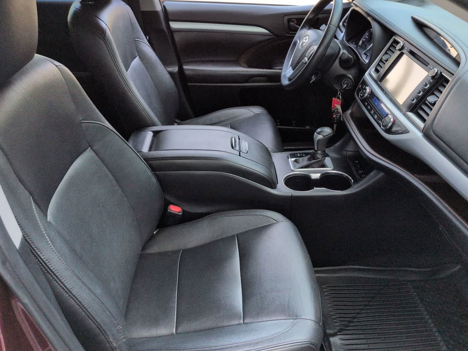 Thumbnail: 2019 Toyota Highlander - 22