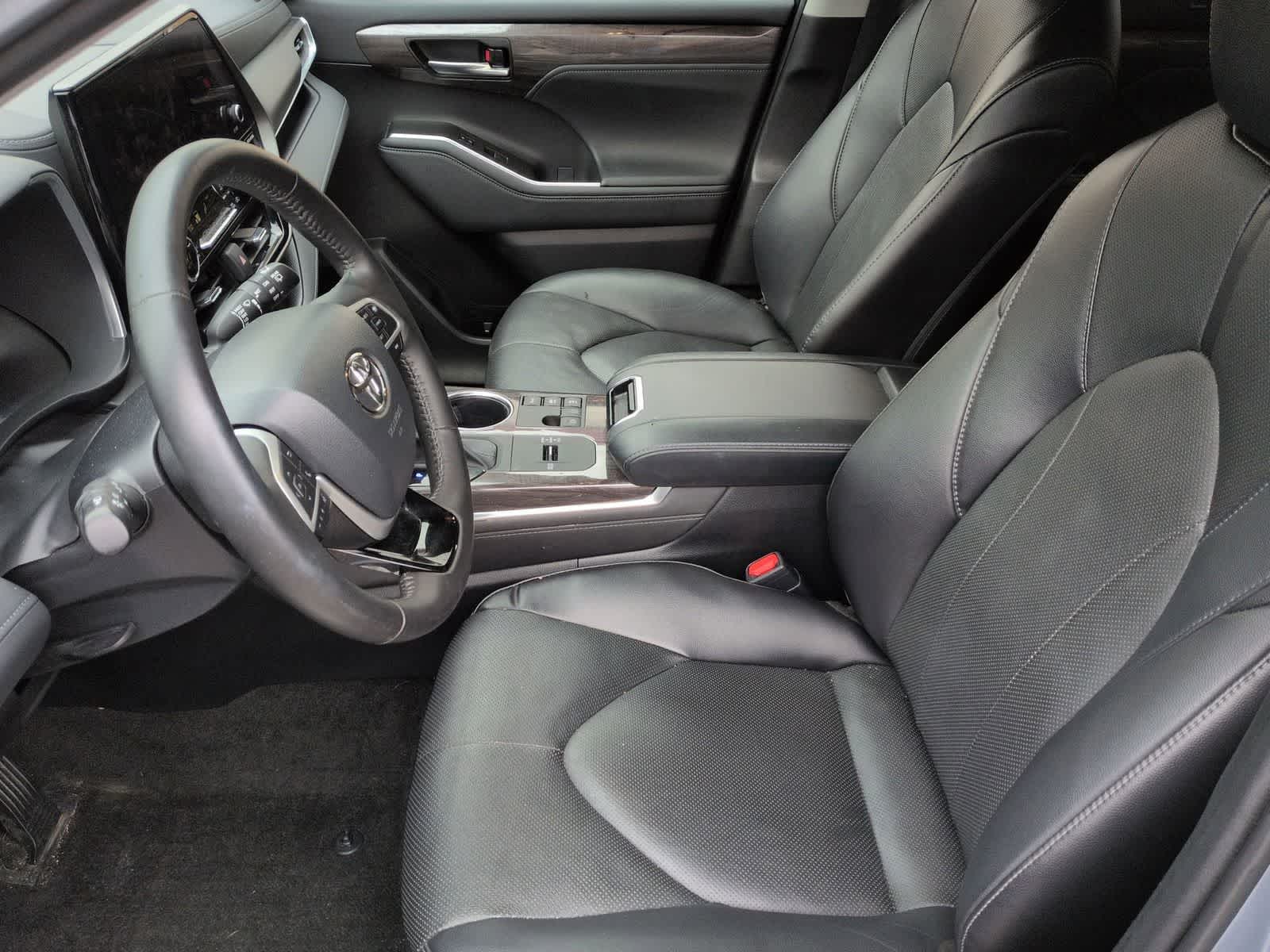 Thumbnail: 2023 Toyota Highlander - 17