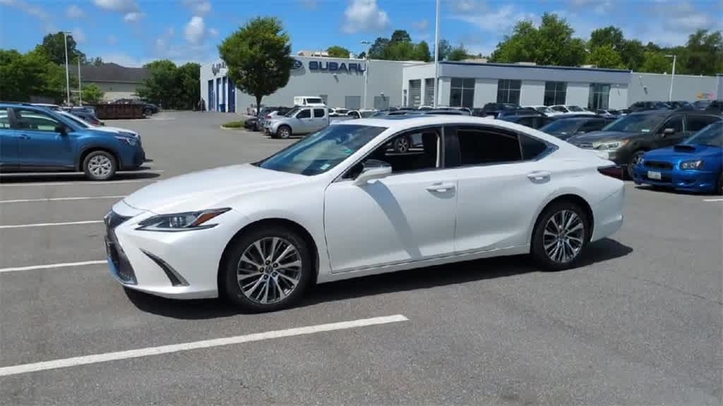 Thumbnail: 2021 Lexus ES - 4