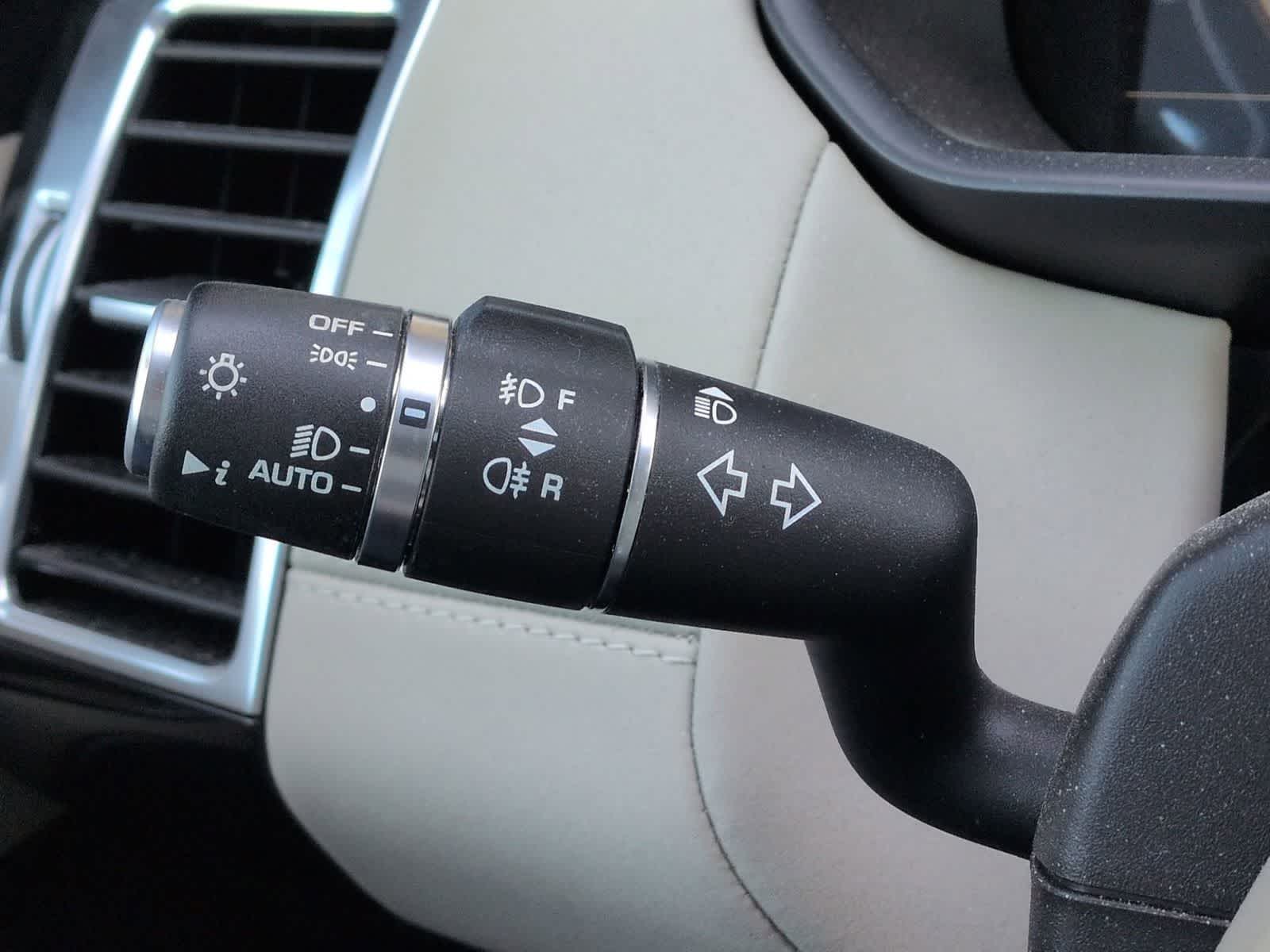 Thumbnail: 2020 Land Rover Discovery - 29