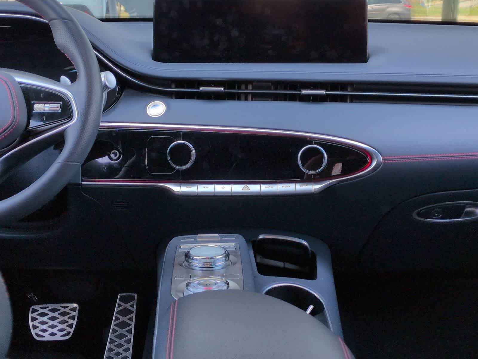 Thumbnail: 2022 Genesis GV70 - 30