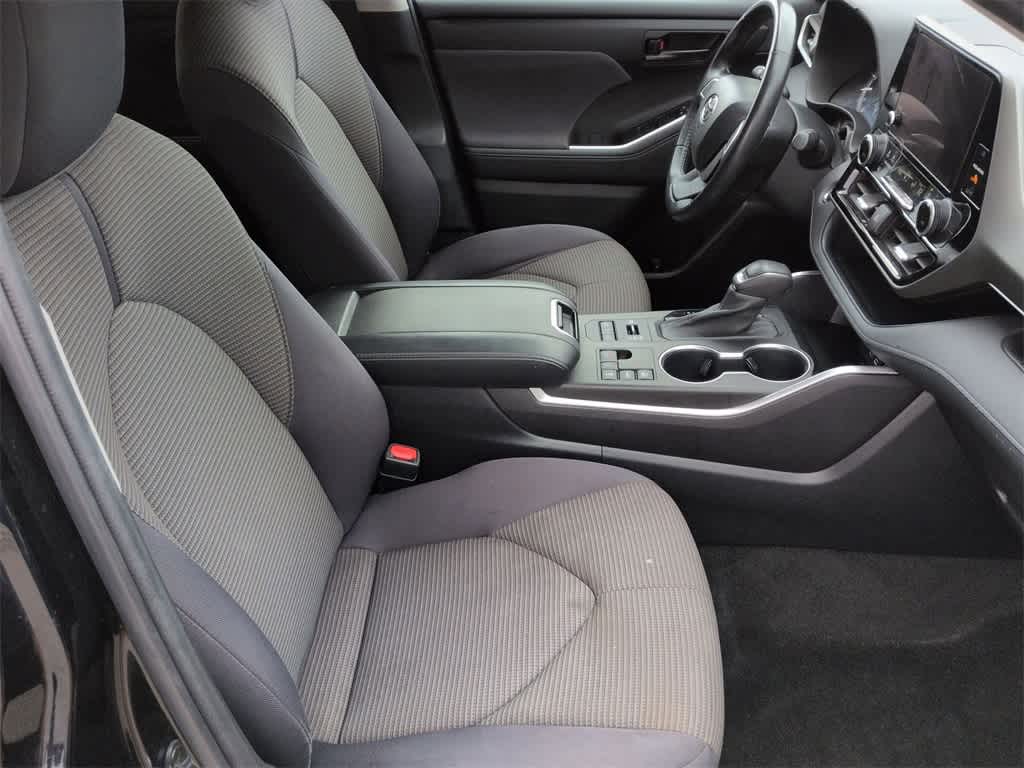 Thumbnail: 2023 Toyota Highlander - 21