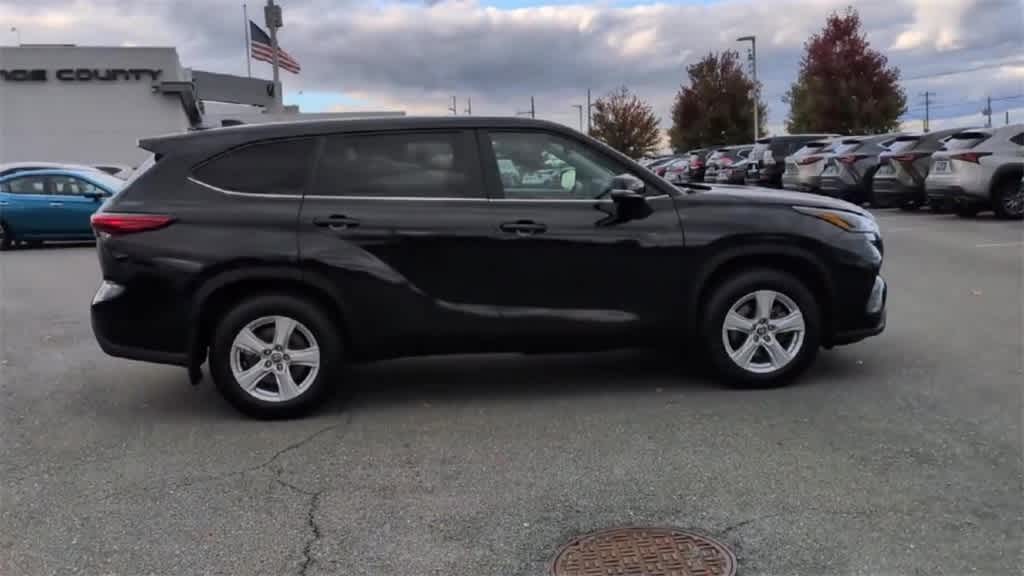 Thumbnail: 2023 Toyota Highlander - 8