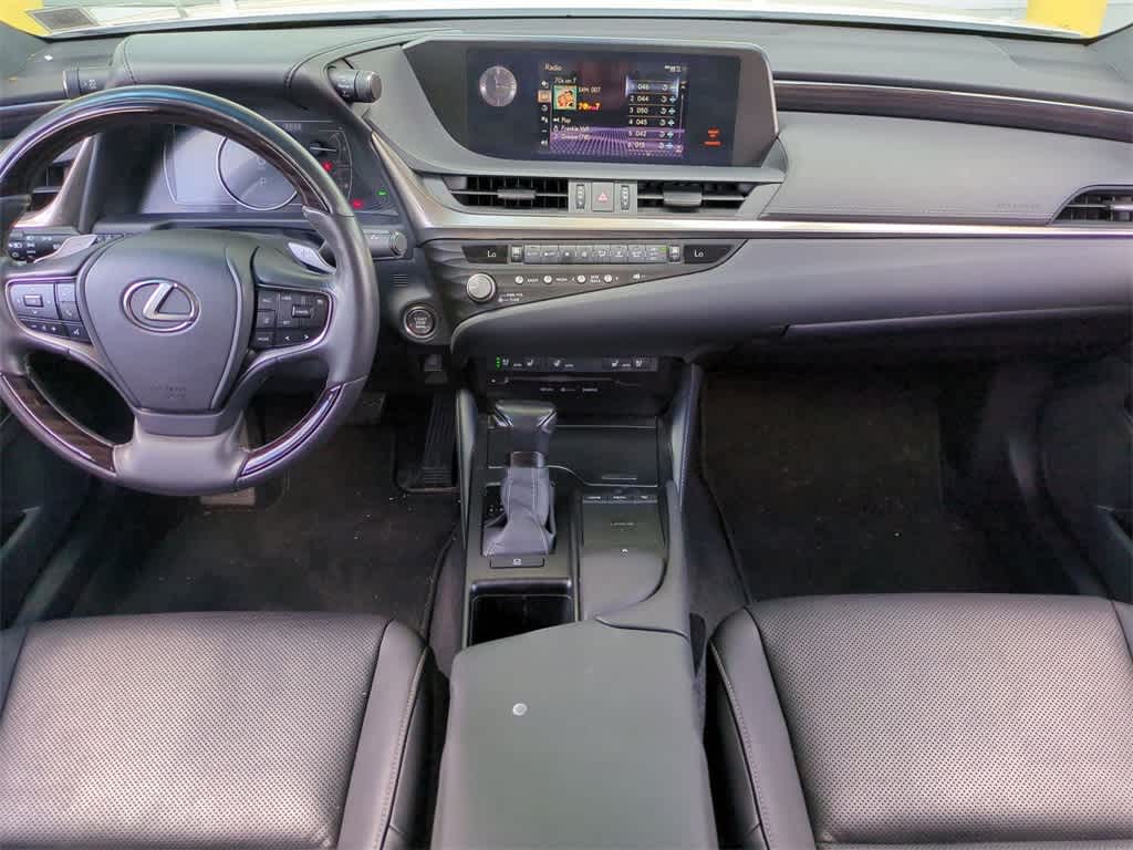 Thumbnail: 2021 Lexus ES - 16