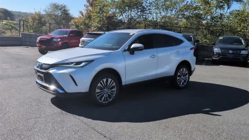 2024 Toyota Venza XLE photo 4