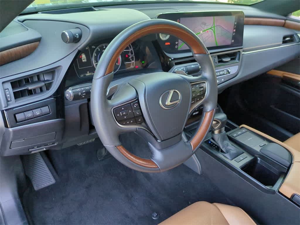 Thumbnail: 2022 Lexus ES - 10