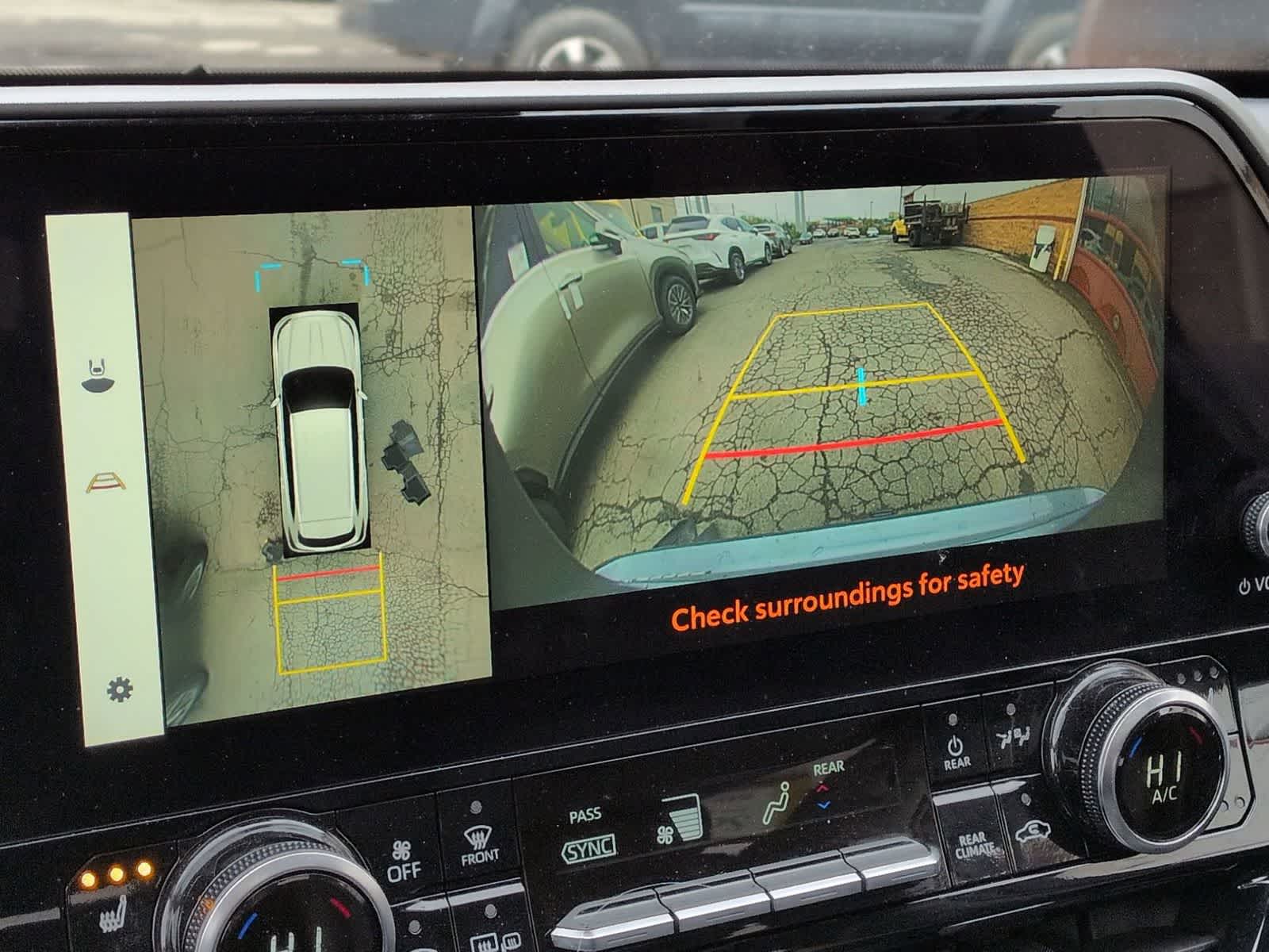 Thumbnail: 2023 Toyota Highlander - 31