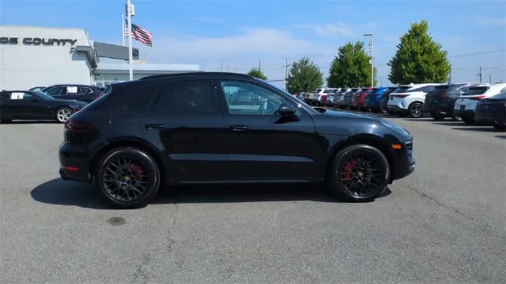 Thumbnail: 2017 Porsche Macan - 9