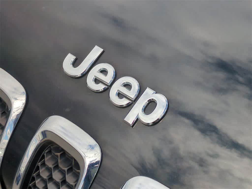 Thumbnail: 2016 Jeep Cherokee - 12