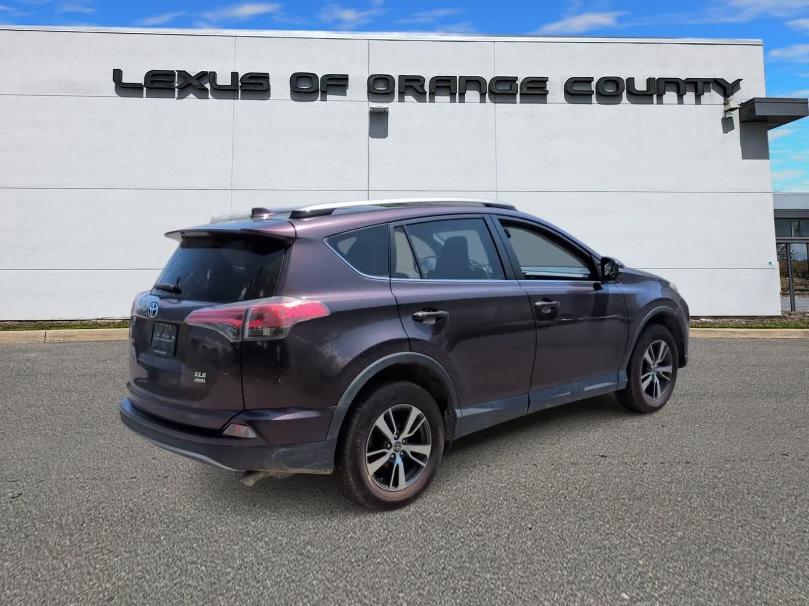 Thumbnail: 2018 Toyota RAV4 - 8