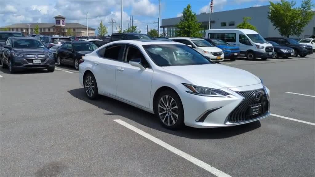 Thumbnail: 2021 Lexus ES - 2