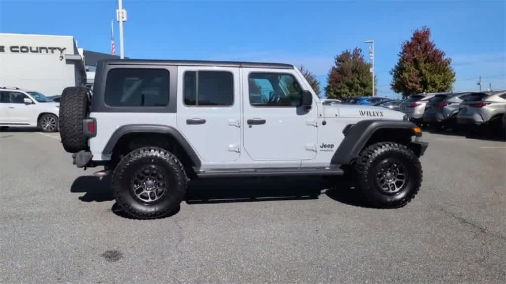 Thumbnail: 2022 Jeep Wrangler - 9