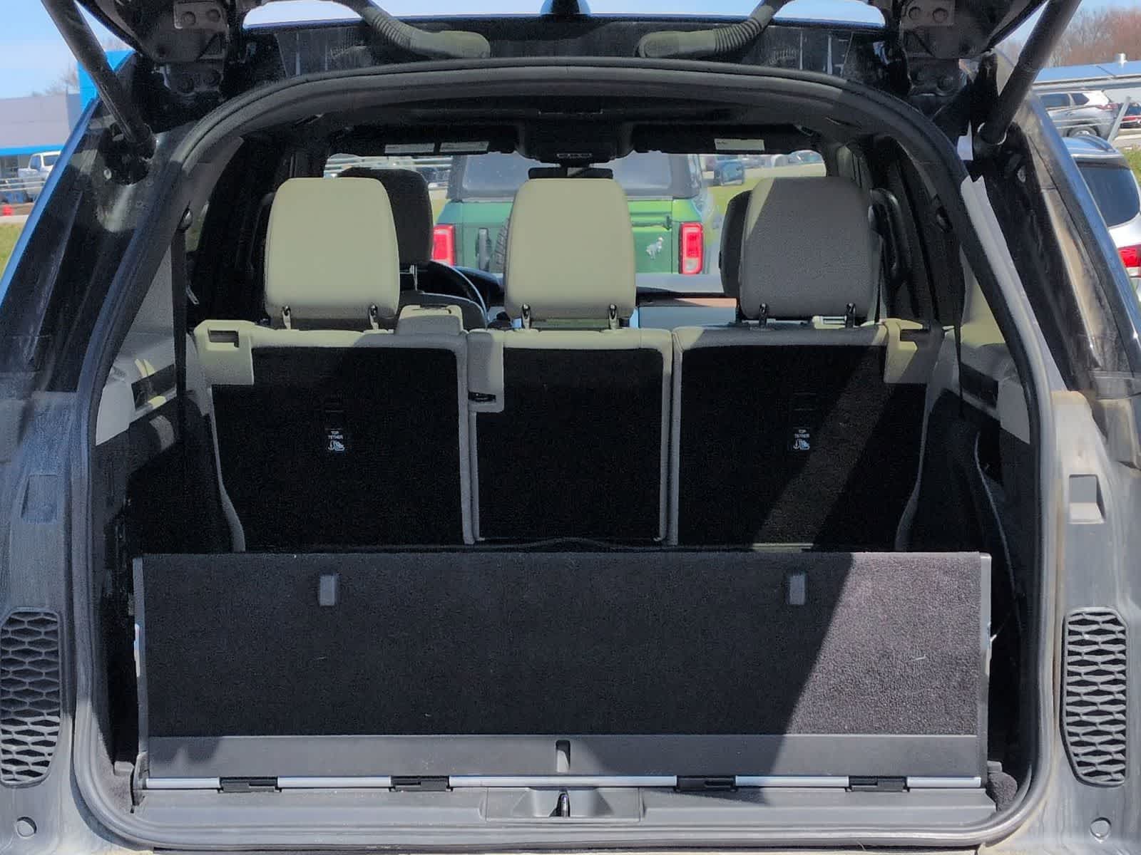 Thumbnail: 2020 Land Rover Discovery - 35