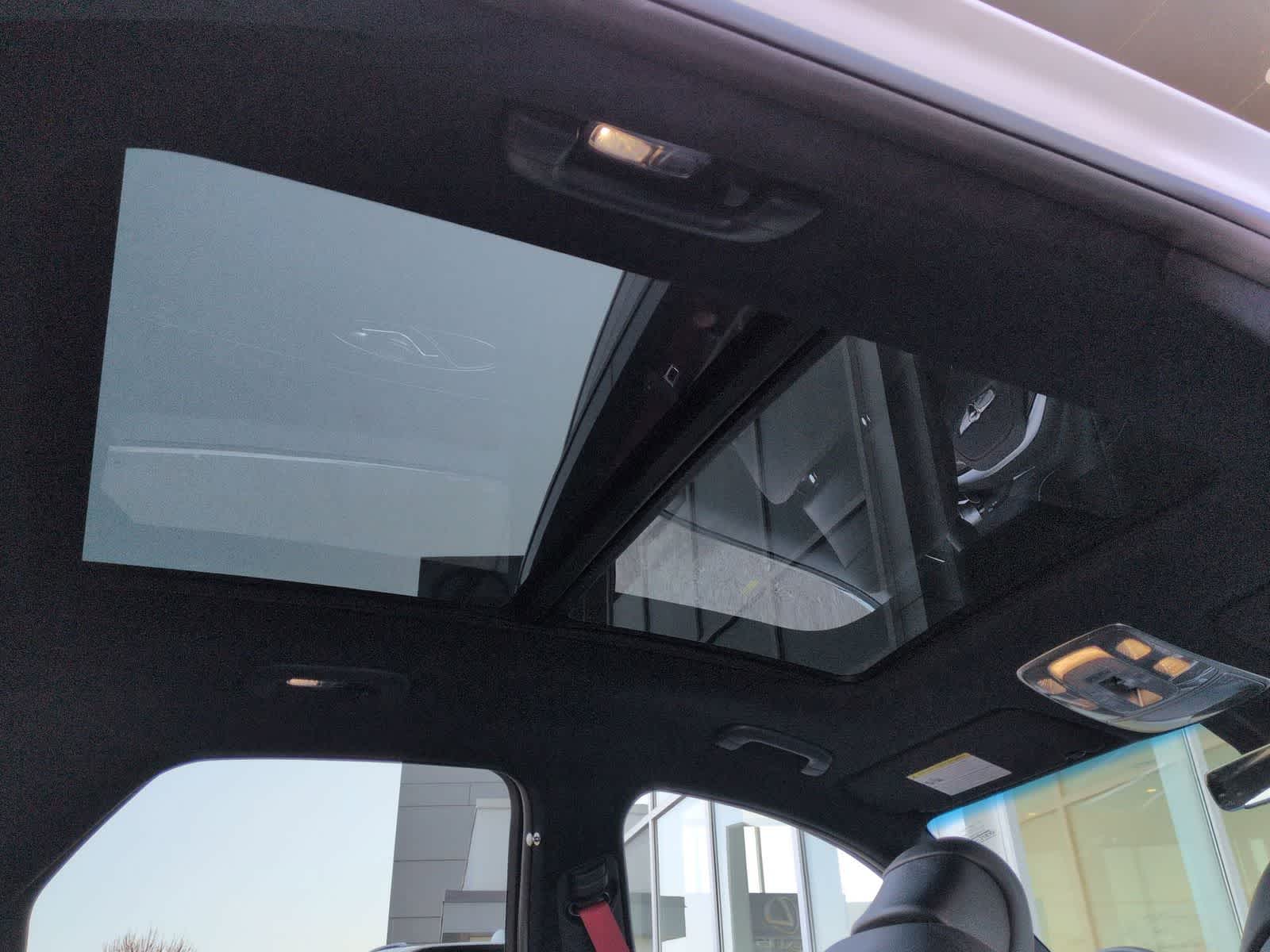 Thumbnail: 2022 Genesis GV70 - 23